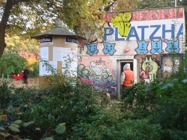 Helmholtzplatz Platzhaus Aussentoiletten 2011 - Foto: Stefan Schneider